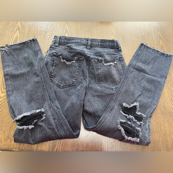 Abercrombie Distressed Ultra High Rise Ankle Straight Jean in Black Size 27 - Picture 2 of 6